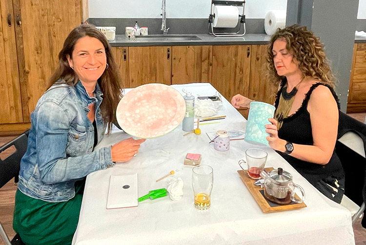 Un montón de estudios confirman los beneficios para la salud de socializar con personas que tú eliges.